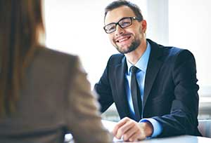 Insurance broker discussing the cost of an EPLI policy with business owner