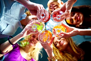 people drinking liquor at restaurant with special event insurance