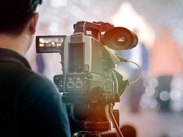 Camera operator on a filming set protected by a DICE insurance policy